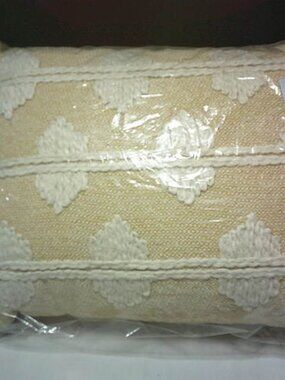 NEW RIZZY HOME EMBROIDERED LUMBAR THROW PILLOW MERRIGOLD WASHABLE ZIP COVER 🔥🎁